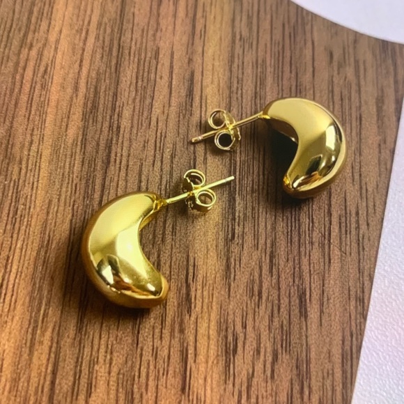 missoma Jewelry - Elegant Gold Crescent Earrings